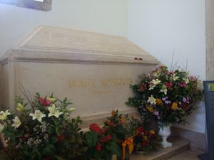 리스본 국립 판테온에 있는 아말리아 호드리게스의 무덤