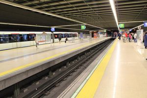 5호선이 종착하는 카사 데 캄포의 환승역