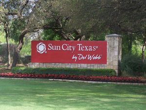 선 시티는 인구 및 인구 통계 측면에서 조지타운에 상당한 영향을 미쳤습니다.