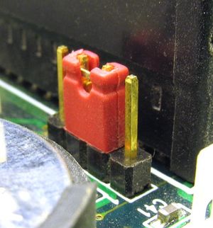 핀 헤더의 빨간 점퍼