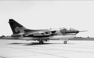 YA-7D-1-CV AF Serial No. 67-14582, 최초의 USAF YA-7D, 1968년 5월 2일. 해군 스타일의 급유 프로브와 USAF 꼬리 번호로 사용된 수정된 해군 국번 참조