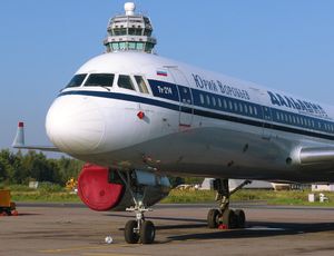 2005년 상트페테르부르크 풀코보 공항에 있는 이 항공사의 투폴레프 Tu-214.