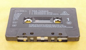 티나 터너의 1995년 노래 "GoldenEye"의 카세트 싱글
