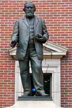 새뮤얼 머레이가 조각한 조지프 레이디의 조각상