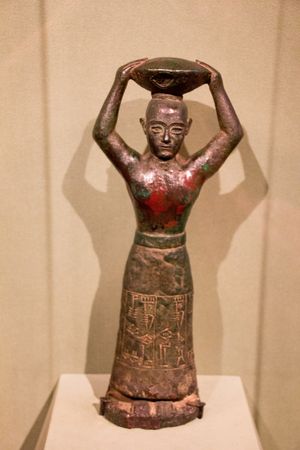 우르남무의 재단 조각상