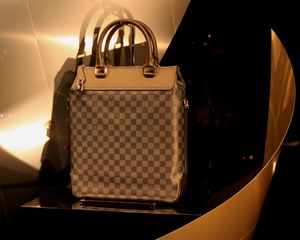 다미에 에벤 패턴의 루이 비통 가방