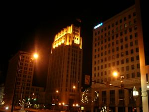 밤의 영스타운 시내