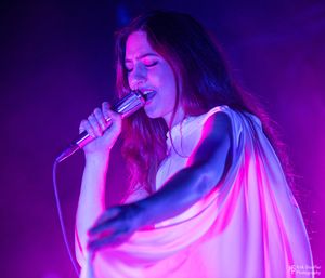 2023년 시애틀 쇼박스에서 공연하는 와이즈 블러드