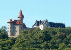 레기나가 성장한 헬드부르크 성은 튀링겐 남부의 헬드부르거 란트를 내려다보고 있다.