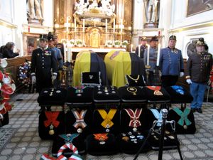 오토와 레기나의 시신이 빈 카푸친 교회에 안치되어 있으며, 합스부르크 깃발로 덮여 있다.