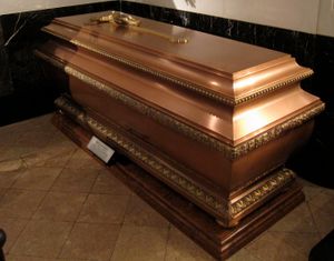 카푸친 납골당의 레기나의 관