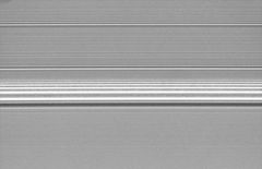 토성의 A 고리에서 인접한 위성과의 공명에 의해 유발된 나선 밀도파.