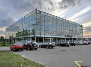 크리스탈 홀은 2013년 세계 여자 핸드볼 선수권 대회가 열린 실내 농구 및 핸드볼 경기장이다.