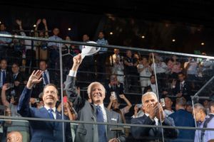 미국 대통령 조 바이든이 아이작 헤르조그 대통령 및 야이르 라피드 총리와 함께 2022년 마카비아 경기 대회 개막식에 참석했다.