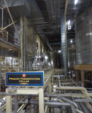 미국 콜로라도주 포트콜린스에 위치한 버드와이저 맥주 공장의 1차 발효 저장고