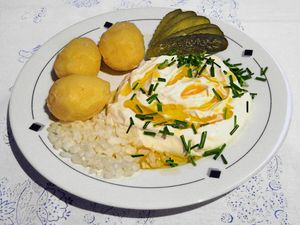 Quark}}과 아마씨 오일과 감자