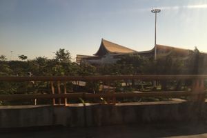 징훙 가사 공항의 메인 터미널