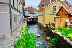 쿨디가를 관통하는 알렉슈피테 강