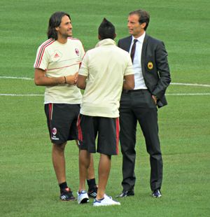 2012년 마리오 예페스와 호비뉴와 함께 있는 알레그리