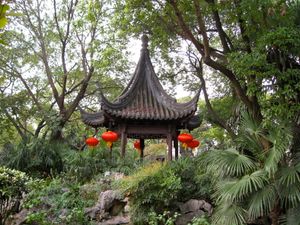 지붕 끝을 높게 올린 상하이 칭푸구 주자자오의 정자.