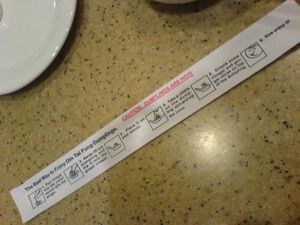 샤오룽바오 먹는 법을 설명하는 딘타이펑의 젓가락 포장지