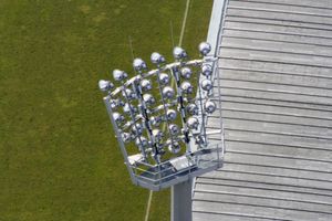 축구 경기장에 사용되는 투광 조명