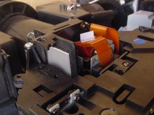 분리된 편광판을 보여주는 일반적인 3LCD (RGB) 프로젝터