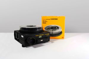 코닥(Kodak) 회전식 S-AV 1050, 수평 회전식 슬라이드 트레이가 특징이다.