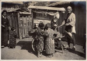 마술 등불이 있는 거리. 일본, 1915