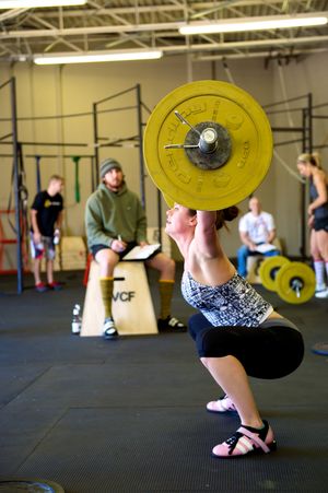 스내치 in a CrossFit box