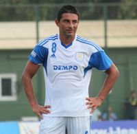 2006년 FIFA 월드컵에 출전했던 코스타리카 국가대표 카를로스 에르난데스가 2015년 뎀포에서 뛰는 모습.