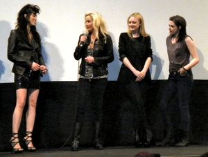 (왼쪽부터) 플로리아 시지스몬디, 셰리 커리, 다코타 패닝, 크리스틴 스튜어트