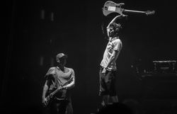 브래드 델슨은 The Hunting Party 제작에 크게 기여했다.