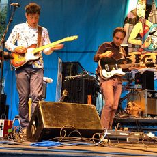 라이브 공연 중인 밴드(2013년)