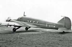 BSAAC의 Avro Anson 임원 수송기 Star Visitant, 1949년 3월 맨체스터 공항에서 전체 명칭을 갖춘 모습