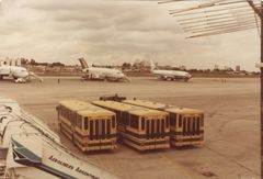 트랜스 브라질 항공의 보잉 727형 항공기 및 VASP 항공의 보잉 737형 항공기가 주기되어 있다. (1981년)