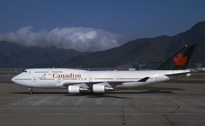 에어 캐나다에 인수된 직후의 보잉 747-400 (2001년 촬영)