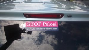 자동차 창문에 붙은 낸시 펠로시 반대 "보너 하원의장" 범퍼 스티커