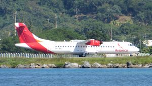 2014년 후안 마누엘 갈베스 국제공항에서 택싱하는 전 아비앙카 온두라스 ATR 72-600