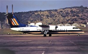 옛날 도색의 전 SA 익스프레스 봄바디어 대시 8-Q300