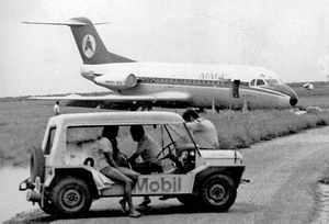 포커 F28 펠로우십이 1974년 1월 브룸 공항에서 활주로를 이탈하여 멈춰선 모습