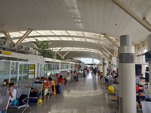 여객 터미널 내부