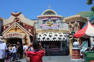 클라라벨's, 미키의 툰타운에 있는 아이스크림 가게