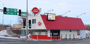 1949년에 지어진 미국 미네소타주 무어헤드의 DQ