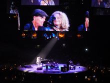 NY 공연에서 제임스 테일러와 함께 공연 (2010년 6월)