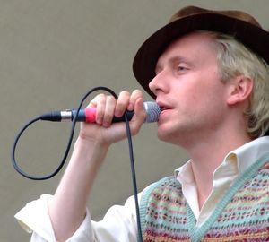 2007년 7월 미스터 허드슨 앤 더 라이브러리와 공연