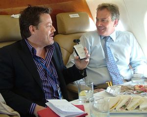 이저드(왼쪽)는 2006년 토니 블레어 당시 노동당 총리와 함께 브뤼셀을 방문했다.