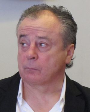 베르트랑 마르샹은 팀을 이끌고 CAF 챔피언스 리그에서 우승을 차지했다.