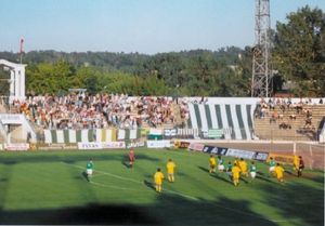 1994년 여름 리투아니아에서 경기하는 배리(노란색 유니폼)