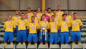 2014년 웨일스 리그 디비전 3 우승컵을 든 배리 1군 선수단